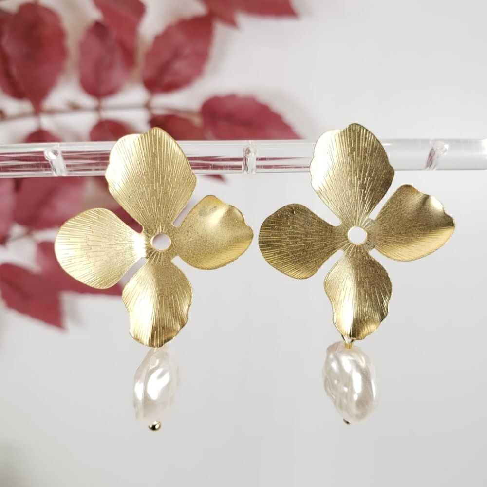 Brand New Gold Leafs With Pearl Earrings